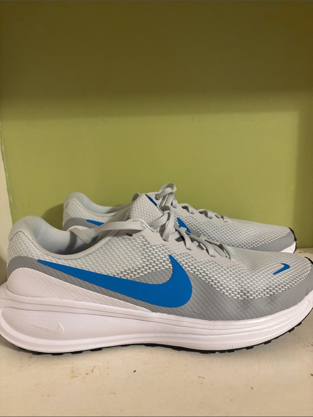 Nike Revolution 8 in pure Platinum blue Athletic Running Shoes . Size 12